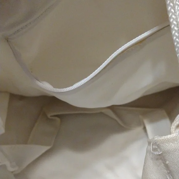 Vintage Women's, handbag and matching toe sandal in gold. - Picture 8 of 9